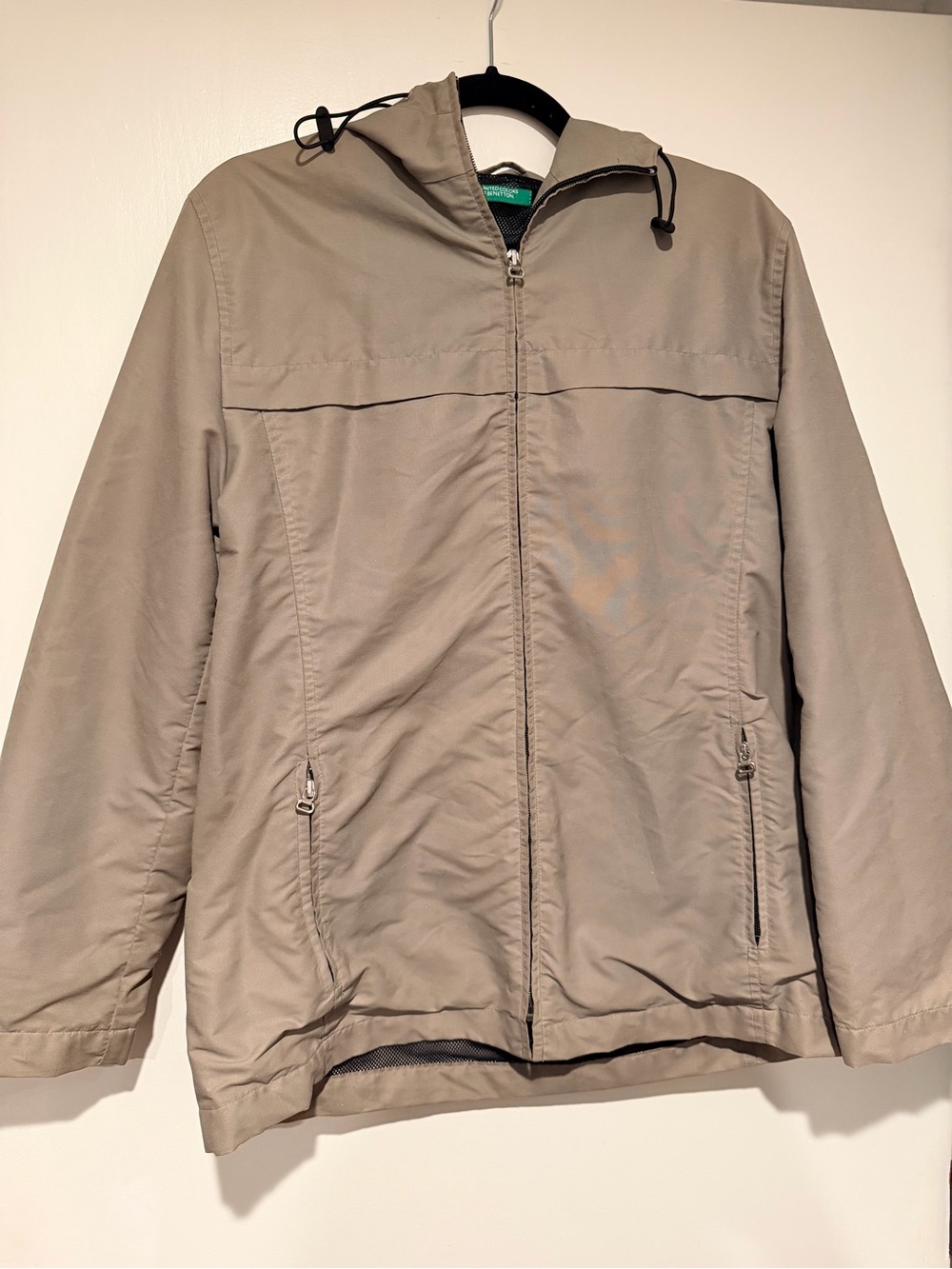 United Colors of Benetton Women’s Hooded Raincoat Size Medium